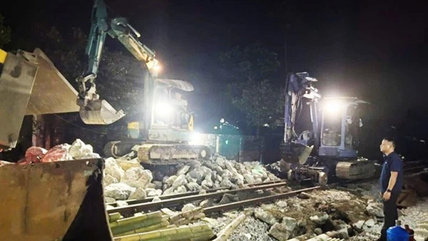 Nỗ lực sửa đường, sớm thông tuyến.