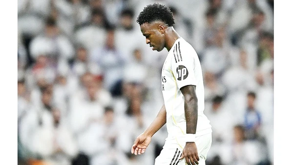 Tài năng của Vinicius ngày càng bị che khuất bởi chuỗi hành vi gây ức chế cho chính đồng đội và khán giả.