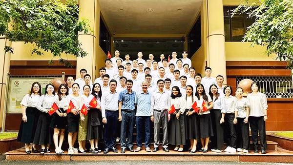 Tập thể cán bộ, nhân viên Trung tâm trong ngày kỷ niệm 30 năm thành lập.