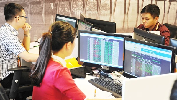 Năm 2025, thị trường chứng khoán Việt Nam liên tiếp chinh phục những đỉnh cao mới. Ảnh: SONG ANH