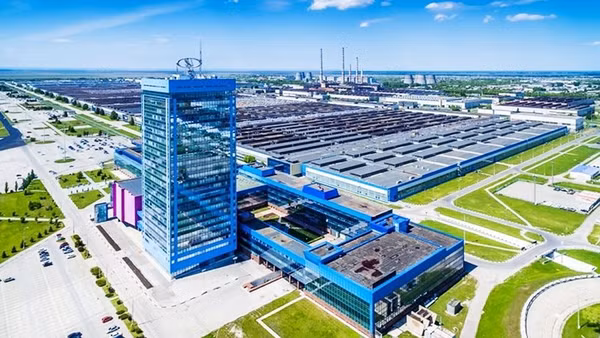 Nhà máy sản xuất ô-tô Lada ở Tolyatti. 