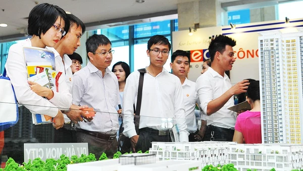 Lãi suất cho vay đầu tư kinh doanh bất động sản sẽ tiếp tục duy trì ở mức cao hơn mặt bằng chung. Ảnh: NGUYỆT ANH