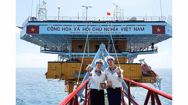 Đón Tết với bánh chưng xanh trên nhà giàn.