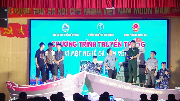 Sân khấu hóa giúp ngư dân Nghệ An dễ nhớ các quy định về khai thác hợp pháp.