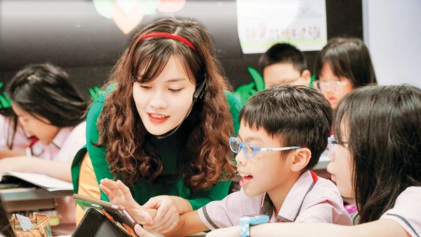 Dự án Apple Ipad nhằm phát triển năng lực số bằng tiếng Anh ở một số trường tại Hà Nội. Ảnh: NSHN