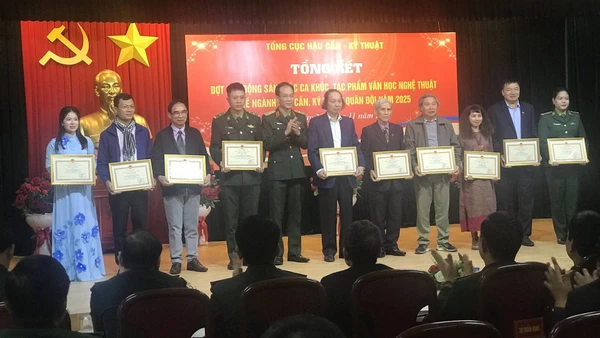 Gắn kết thêm văn nghệ sĩ và bộ đội hậu cần - kỹ thuật