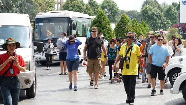 Việt Nam đang ngày càng trở thành điểm đến hấp dẫn thu hút du khách. Ảnh: NAM NGUYỄN