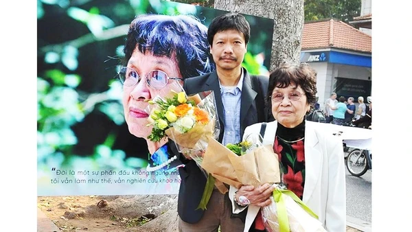 Đạo diễn Trần Việt Văn và mẹ - PGS, TS Lê Thị Đức Hạnh.