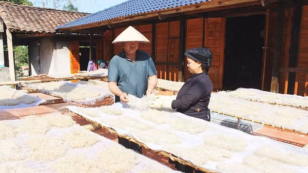 Miến dong ở Côn Minh vẫn được phơi nắng theo phương pháp truyền thống.