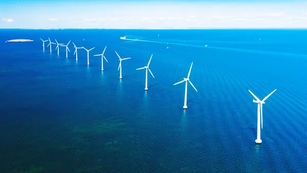 Một trang trại điện gió ngoài khơi nước Anh. Ảnh: GETTYIMAGES