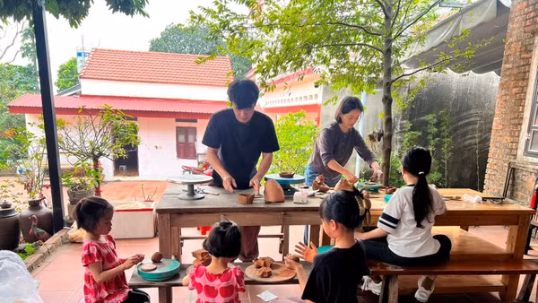 Trải nghiệm làm gốm tại Xưởng gốm Huân.