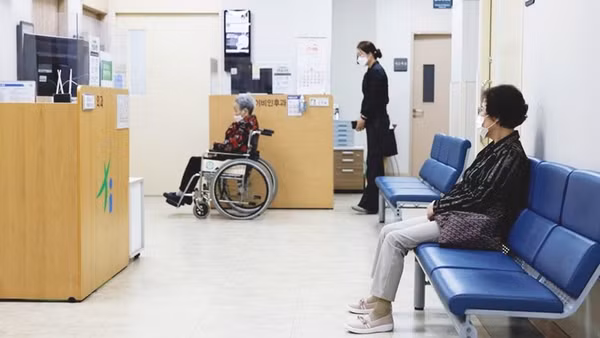 Công dân có thể thuê người cùng đi khám bệnh. Ảnh: REUTERS