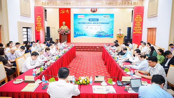 Toàn cảnh Hội thảo “Tăng trưởng 2 con số - Động lực từ doanh nghiệp” do Báo Nhân Dân phối hợp Liên đoàn Thương mại và Công nghiệp Việt Nam (VCCI) tổ chức.
