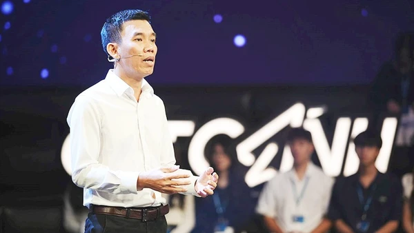 Anh Bình Nam trong một chương trình cuối năm 2025. Ảnh: NVCC