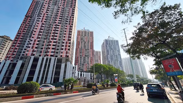 Dự án Usilk City do Công ty cổ phần Sông Đà - Thăng Long làm chủ đầu tư nằm trên đường Tố Hữu, phường Hà Đông, Hà Nội.