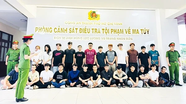 Công an TP Hồ Chí Minh triệt phá đường dây mua bán cần sa và thuốc lá điện tử chứa chất cấm trên mạng xã hội có sự tham gia của người nước ngoài, ngày 21/1.