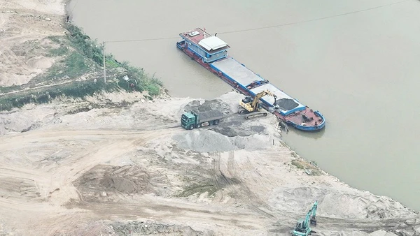 Cát về cảng Thành Luân ngày 18/1.