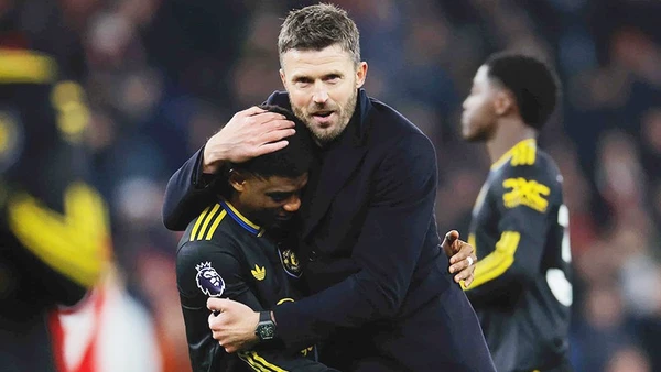 Sự xuất hiện của Michael Carrick mang lại niềm tin cho người hâm mộ Man United.