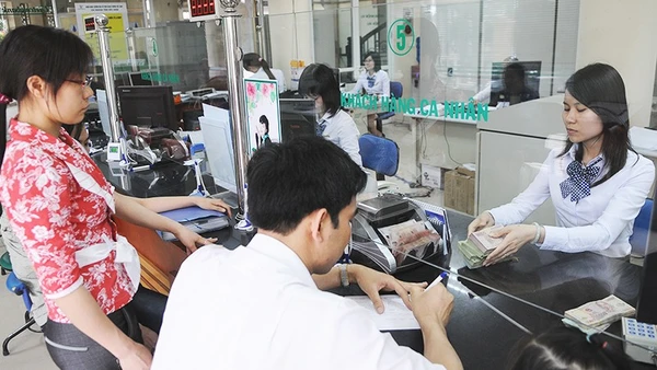 Việc tiếp cận nguồn vốn của người dân vẫn còn khó khăn do nhiều thủ tục chưa phù hợp. Ảnh: NAM ANH