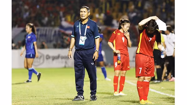 Huấn luyện viên Mai Đức Chung cần được nghỉ ngơi sau nhiều năm cống hiến cho bóng đá nữ Việt Nam. Ảnh: K.MINH