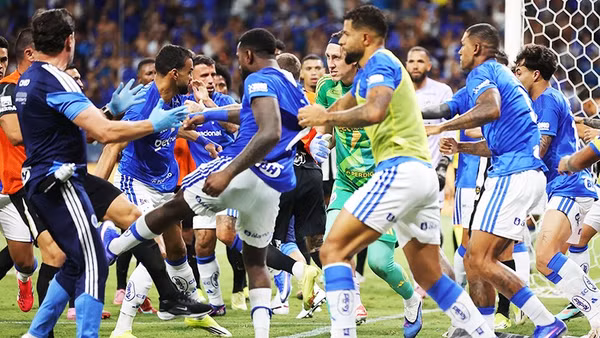 Chuyện chỉ có ở bóng đá Brazil