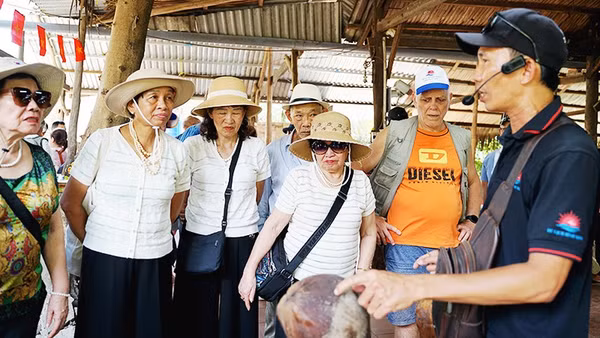 Các làng nghề, các sản phẩm địa phương, hệ sinh thái kinh tế nông thôn đang được gắn với du lịch và văn hóa. Ảnh: NAM HẢI