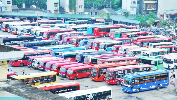 Trước áp lực chi phí đầu vào, các doanh nghiệp vận tải buộc phải điều chỉnh phương án khai thác. Ảnh: NAM HẢI