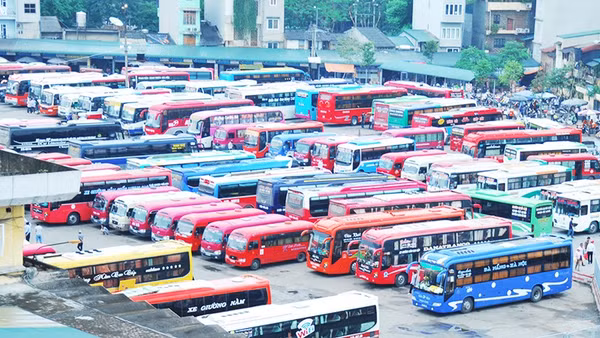 Trước áp lực chi phí đầu vào, các doanh nghiệp vận tải buộc phải điều chỉnh phương án khai thác. Ảnh: NAM HẢI