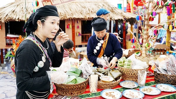 Nhiều Hợp tác xã nông nghiệp livestream giới thiệu sản phẩm tới người tiêu dùng. Ảnh: NGUYỆT ANH