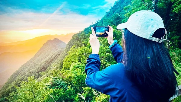 Chụp lại khoảnh khắc đón bình minh ở Bạch Mã.