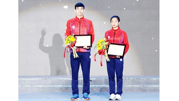 VĐV Nguyễn Huy Hoàng (trái) là một trong những niềm hy vọng vàng của thể thao Việt Nam tại SEA Games 33. Ảnh: KHIẾU MINH