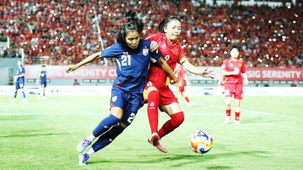 Vượt qua Thái Lan với tỷ số 1-0, đội tuyển nữ Việt Nam hoàn tất vòng bảng với ba trận toàn thắng.