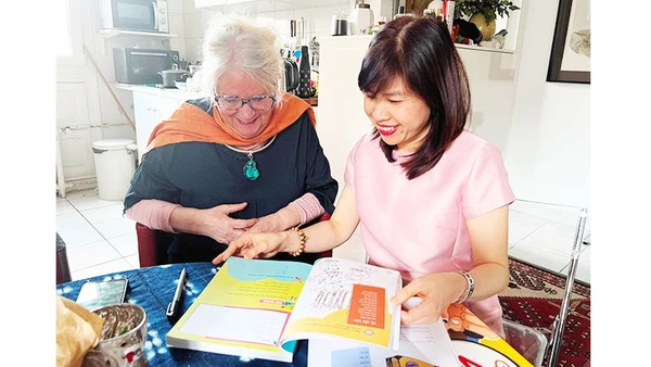 Hai tác giả của cuốn sách. 