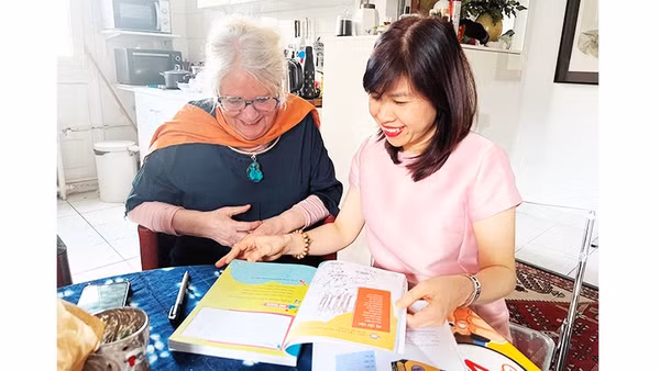 Hai tác giả của cuốn sách. 