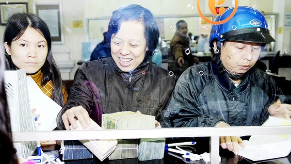 Tính đến ngày 18/11, đã có 14 ngân hàng điều chỉnh biểu lãi suất. Ảnh: NGUYỆT ANH