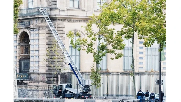 Xe thang được những tên trộm sử dụng đột nhập bảo tàng. Ảnh: SHUTTERSTOCK