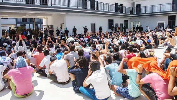 Nhiều đối tượng lừa đảo bị bắt giữ tại KK Park. Ảnh: CNN