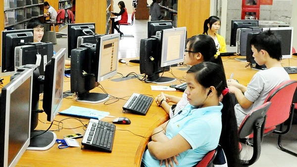 Giáo dục kỹ năng số phải được đưa vào chương trình học chính khóa, giúp học sinh và sinh viên biết nhận diện nội dung độc hại. Ảnh: NAM NGUYỄN