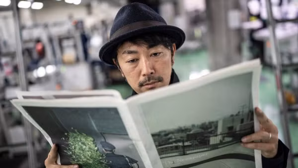 Ngày càng nhiều người Nhật Bản quan tâm đến zine thay vì thông tin trên nền tảng số. Ảnh: AFP