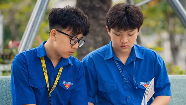 Xuân Quang và Hoàng Minh xuất sắc mang về Giải nhì tại Cuộc thi nghiên cứu khoa học, kỹ thuật cấp quốc gia dành cho học sinh THCS và THPT năm học 2025-2026. Ảnh: TRẦN DUNG