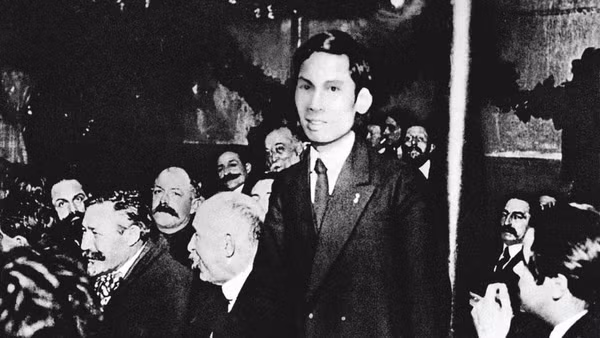 Nguyễn Ái Quốc tại Đại hội Tours của Đảng Xã hội Pháp tháng 12/1920. Ảnh tư liệu