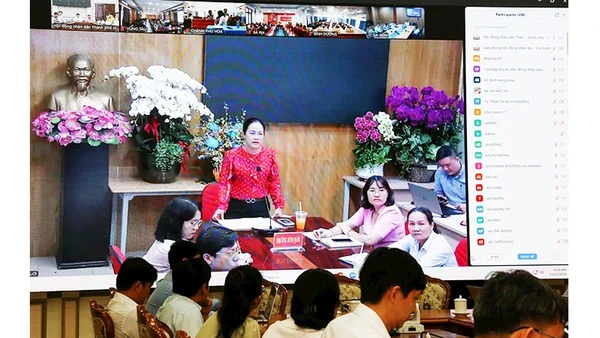 Ứng dụng HĐND cấp xã được giới thiệu và truyền đạt đến các đại biểu tham dự.