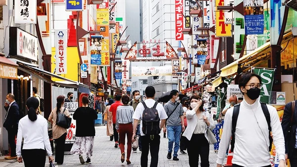 Cử tri Nhật Bản sẽ không ủng hộ tăng thuế nếu lạm phát còn cao. Ảnh: CNN