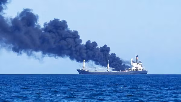 Tàu Iran trúng đòn tấn công của Ukraine trên biển Caspi. Ảnh: RUSPHOTOBANK