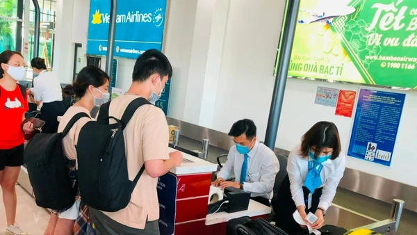 Các loại hành lý xách tay và ký gửi đều được kiểm tra kỹ, nếu quá tiêu chuẩn sẽ phải nộp phí.