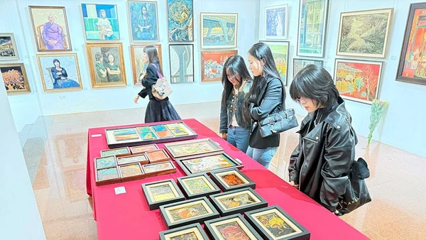 Một số tác phẩm trưng bày tại triển lãm.