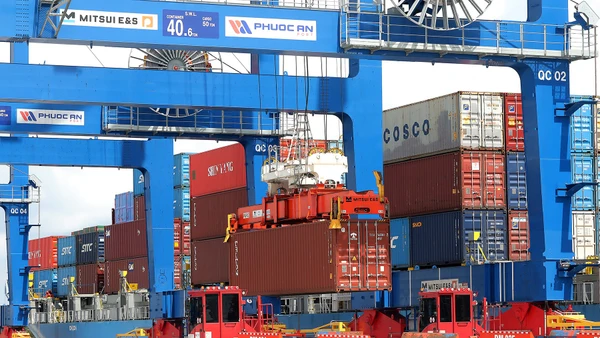 Cảng thu hút được nhiều hãng tàu quốc tế.