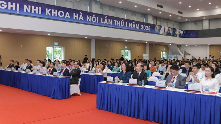 Heyet, Hanoi Pediatri Derneği'nin kuruluş törenine ve Hanoi Çocuk Hastanesi'nin kuruluşunun 1. yıl dönümü etkinliğine katıldı. nhn3.jpg