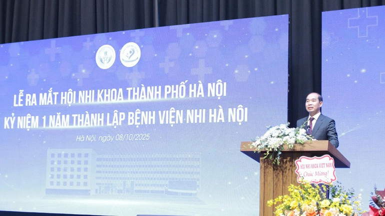 Hanoi Sağlık Bakanlığı Müdür Yardımcısı Nguyen Dinh Hung törende konuşma yaptı. nhn.jpg