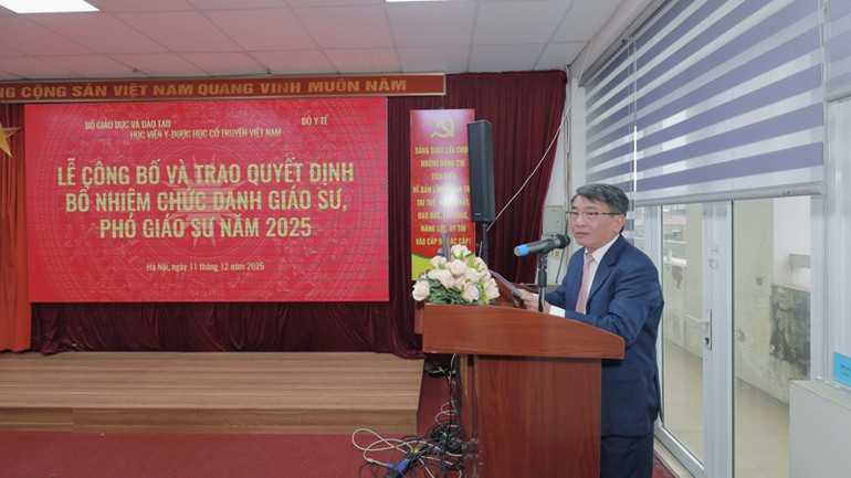 Le professeur agrégé, le Dr Pham Quoc Binh, a prononcé un discours lors de la cérémonie. yhct77777777777777777.jpg